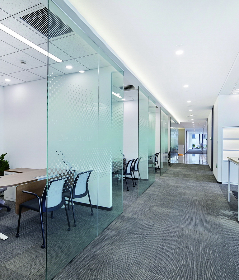 雅?；まk公室裝修-辦公區(qū)玻璃隔斷-pc